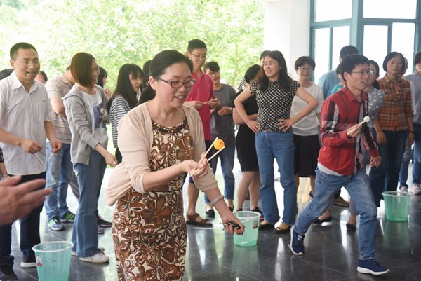趣味运动会3.jpg 趣味运动会3.jpg