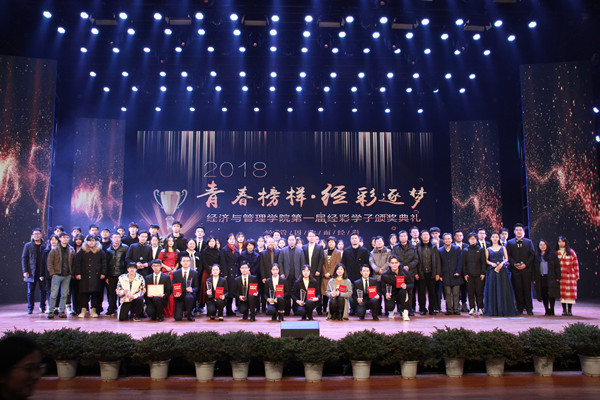 演职人员合照_副本.jpg 演职人员合照_副本.jpg